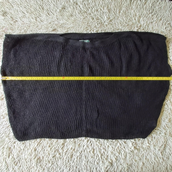 Roots black short sleeve sweater- size medium - Picture 7 of 8